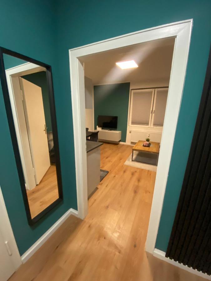 2 In City/apartment + Netflix+prime Apartment *