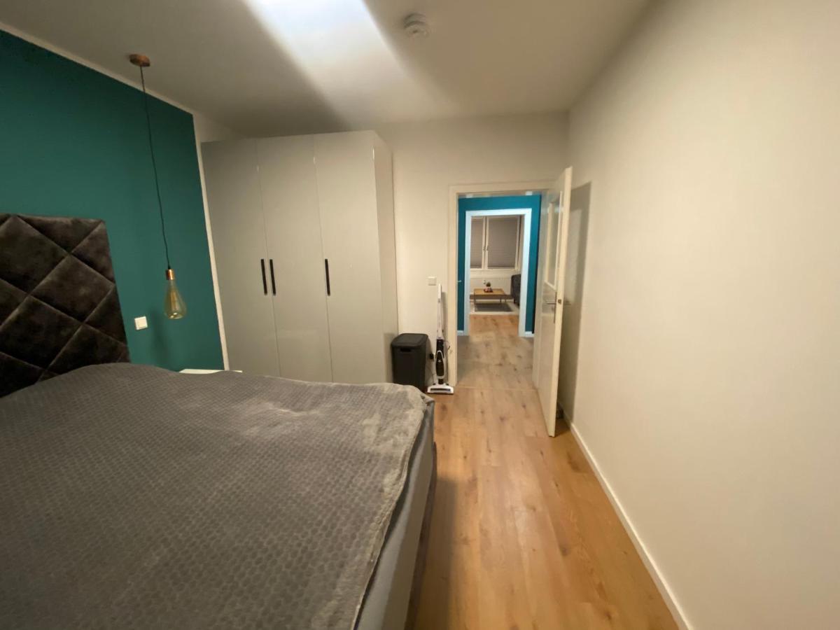 2 In City/apartment + Netflix+prime *